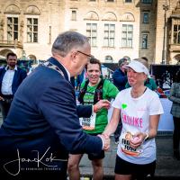 Kapot aan de finish van de Rotterdamse Marathon bij Ahmed Aboutaleb